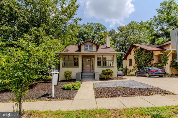 Exterior, Facade, American Foursquare