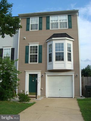 Attached, Exterior, Facade, Rowhouse