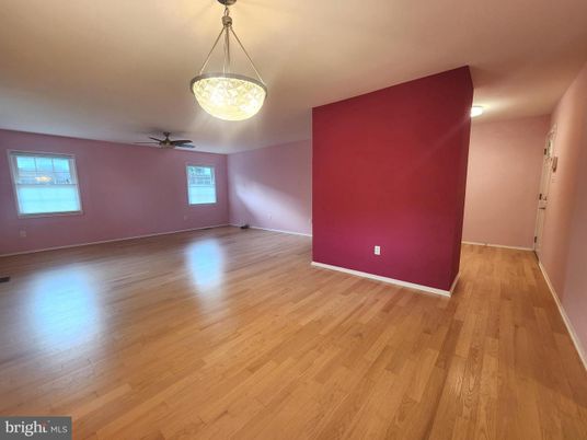 Empty room, Interior, Pendant Lights, Wood Texture Flooring