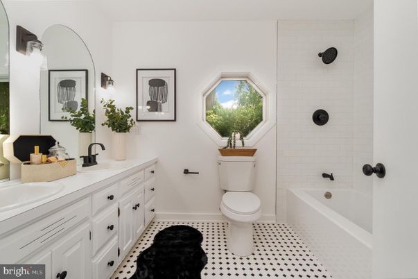 Bathroom, Dual Sink Vanities, Interior