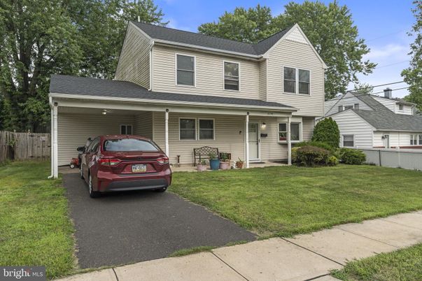Attached, Exterior, Facade, Farmhouse