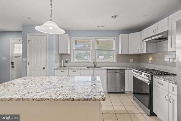 Interior, Kitchen, Pendant Lights, Recessed Lighting, Stainless Steel Appliances