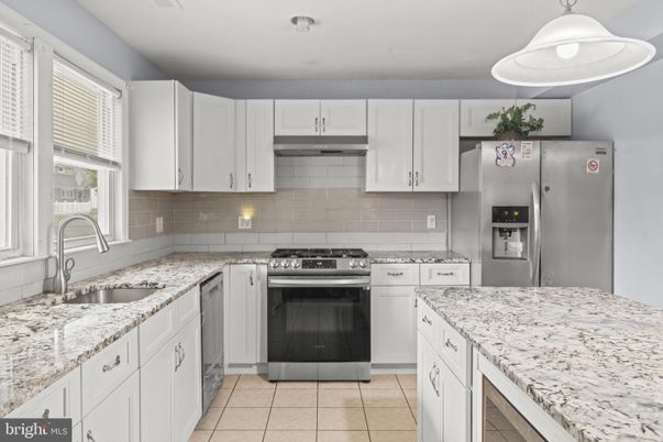 Interior, Kitchen, Pendant Lights, Stainless Steel Appliances