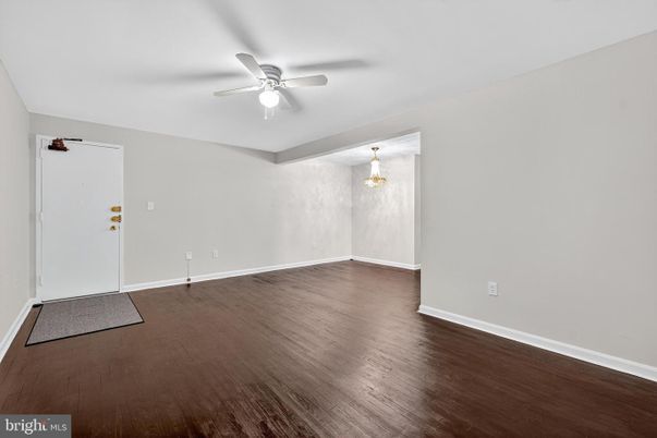 Chandelier, Empty room, Interior, Wood Texture Flooring