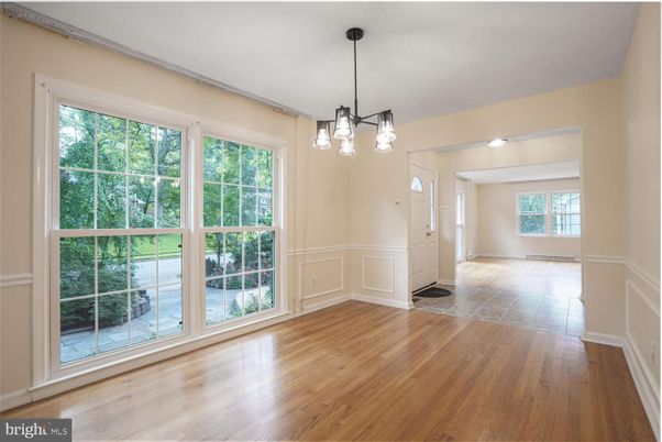 Empty room, Interior, Pendant Lights, Wood Texture Flooring