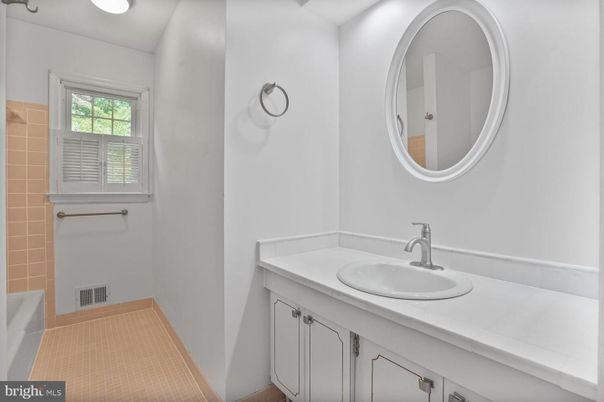 Bathroom, Interior, Tile Countertops