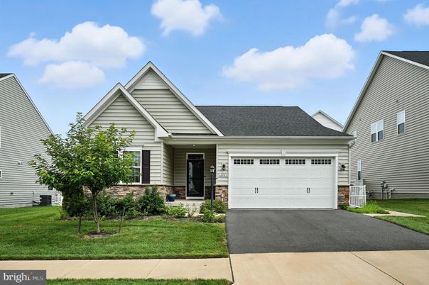 Attached, Exterior, Facade, Ranch