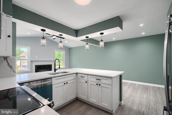 Fireplace, Interior, Kitchen, Pendant Lights, Recessed Lighting, Wood Texture Flooring