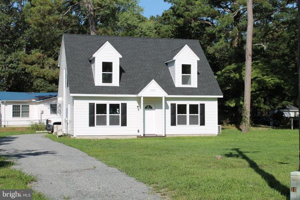Exterior, Facade, Cape Cod
