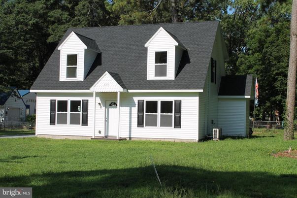 Exterior, Facade, Cape Cod