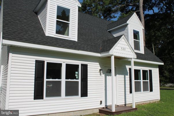 Exterior, Facade, Cape Cod