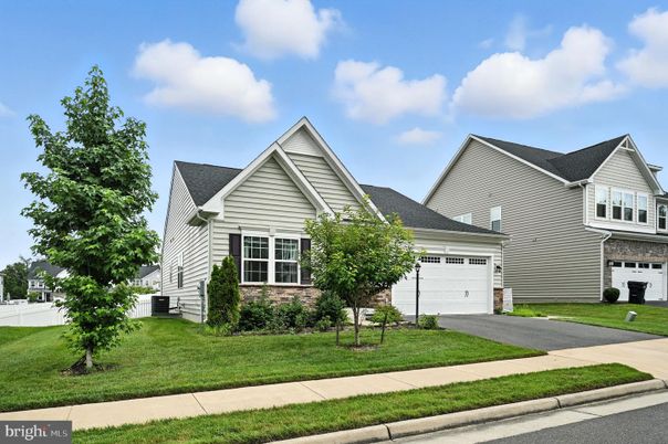 Attached, Exterior, Facade, Farmhouse