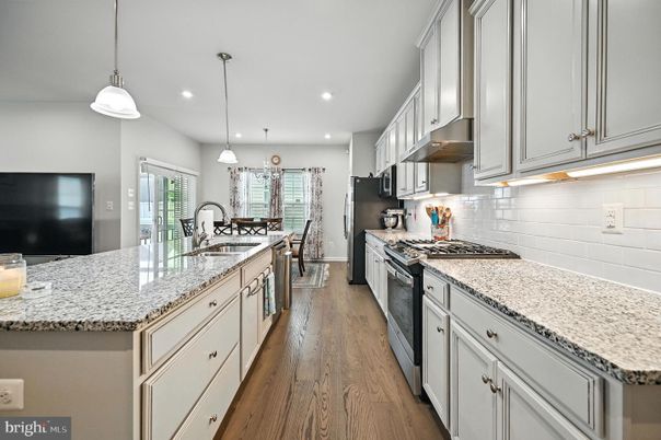Dining room, Interior, Kitchen, Pendant Lights, Recessed Lighting, Wood Texture Flooring