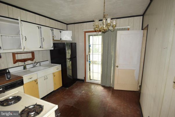 Chandelier, Interior, Kitchen, Wood Texture Flooring
