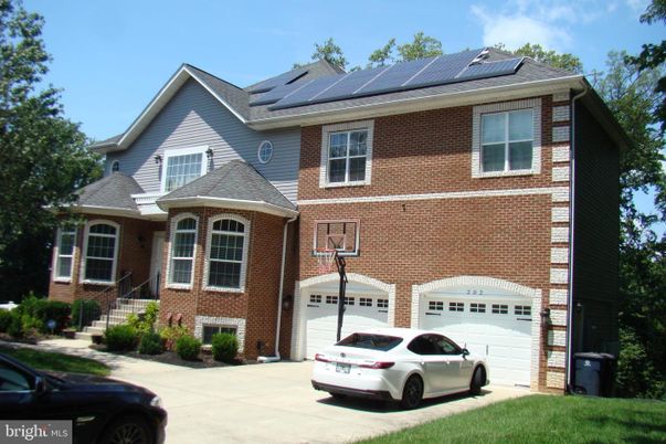Attached, Exterior, Facade, Brick Facade, Solar Panels, Georgian