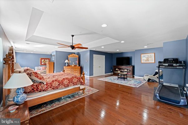 Bedroom, Fitness Equipment, Interior, Recessed Lighting, Wood Texture Flooring