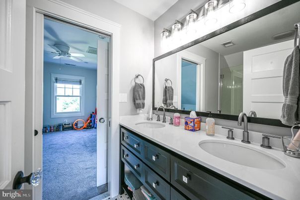 Bathroom, Dual Sink Vanities, Interior