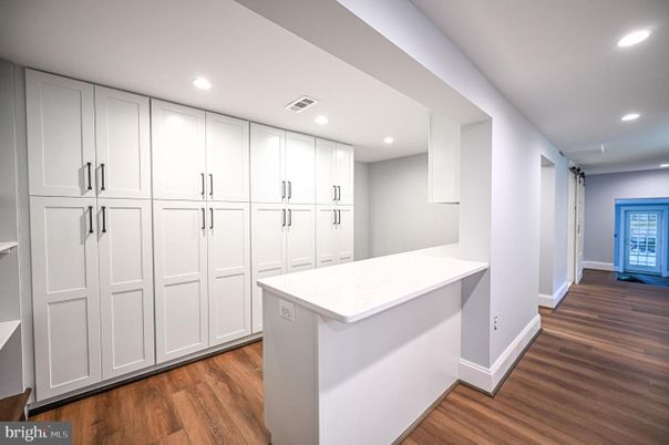 Interior, Recessed Lighting, Wood Texture Flooring