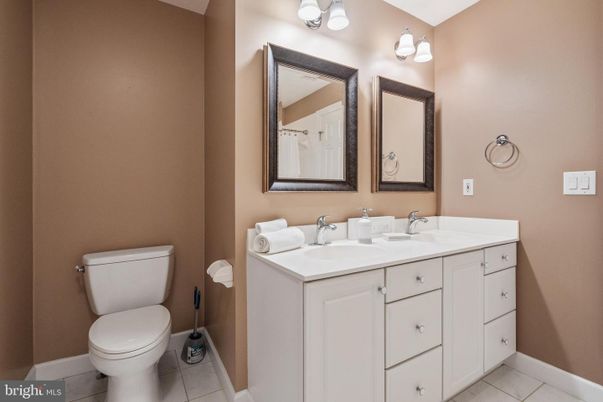 Bathroom, Dual Sink Vanities, Interior