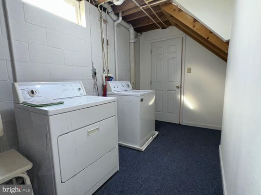 Interior, Washer, Wooden Beams