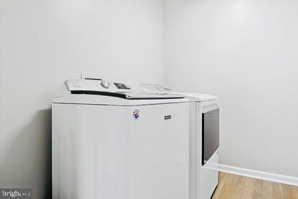 Interior, Washer, Wood Texture Flooring