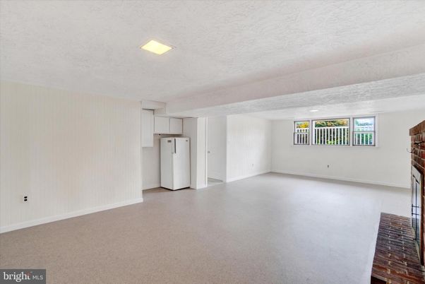 Empty room, Interior, Recessed Lighting, Washer