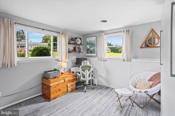 Home Office, Interior