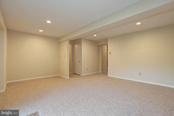Empty room, Interior, Recessed Lighting