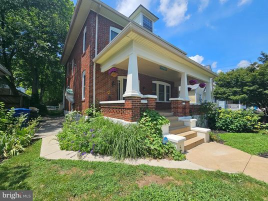 Exterior, Facade, Brick Facade, American Foursquare