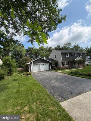Attached, Backyard, Exterior, Facade, Split Level