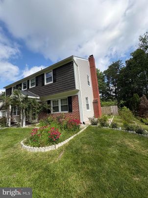Backyard, Exterior, Facade, Brick Facade, Split Level