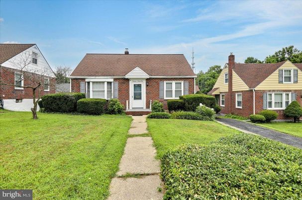 Exterior, Facade, Brick Facade, Cape Cod