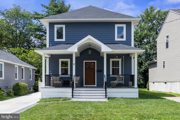 Exterior, Facade, American Foursquare