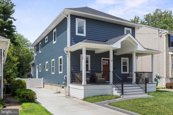 Exterior, Facade, American Foursquare