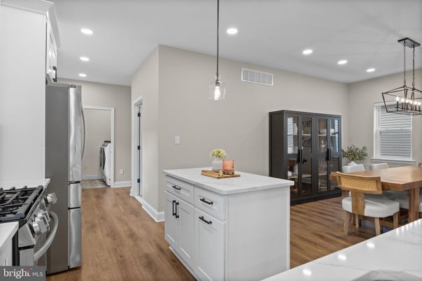 Dining room, Interior, Kitchen, Pendant Lights, Recessed Lighting, Wood Texture Flooring