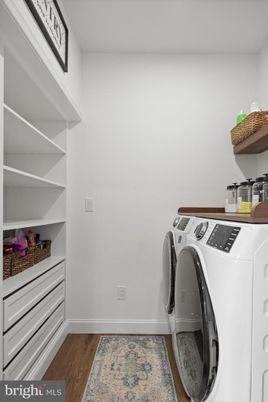 Interior, Washer, Wood Texture Flooring