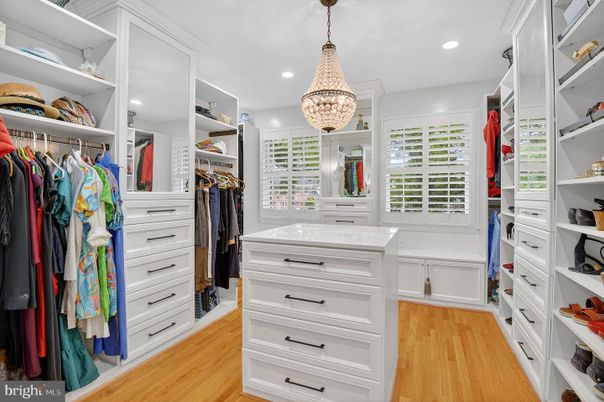 Interior, Pendant Lights, Recessed Lighting, Walk-in Closets, Wood Texture Flooring