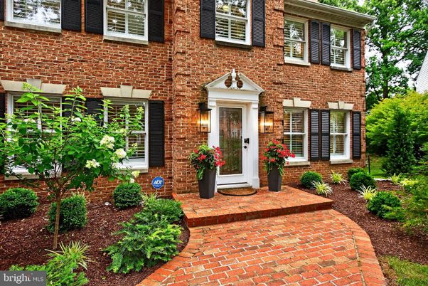 Exterior, Facade, Brick Facade, Georgian