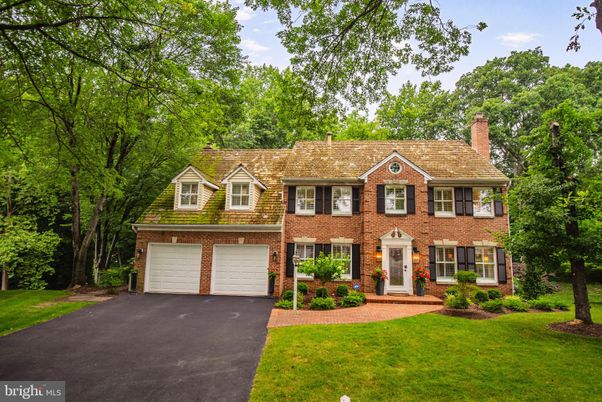 Attached, Exterior, Facade, Brick Facade, Georgian