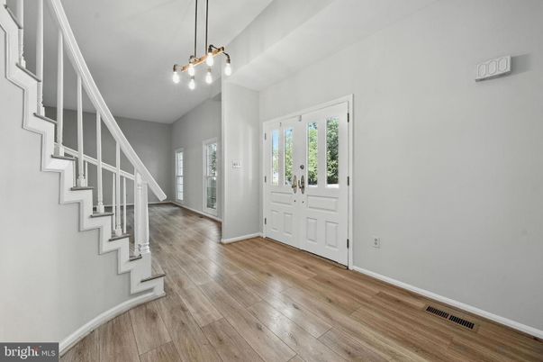 Interior, Pendant Lights, Wood Texture Flooring