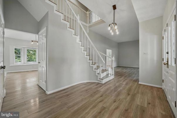 Empty room, Interior, Pendant Lights, Wood Texture Flooring