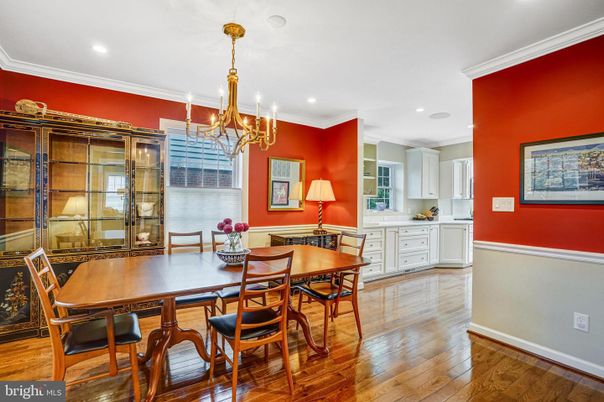 Chandelier, Dining room, Interior, Recessed Lighting, Wood Texture Flooring