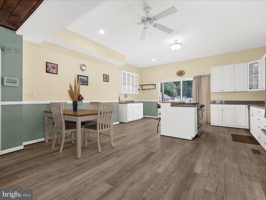 Dining room, Interior, Kitchen, Recessed Lighting, Wood Texture Flooring