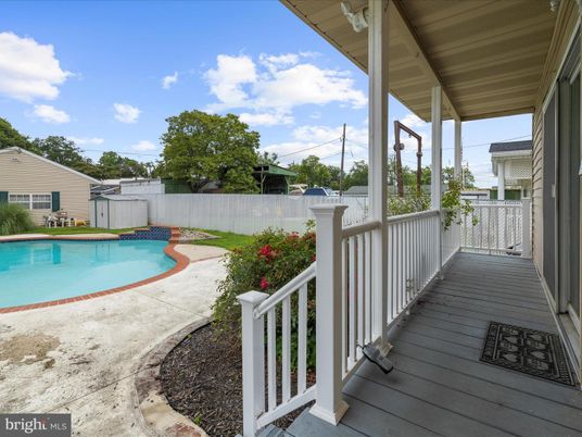 Exterior, Pool