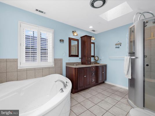 Bathroom, Dual Sink Vanities, Interior, Recessed Lighting