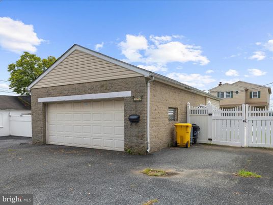 Detached Garage, Exterior