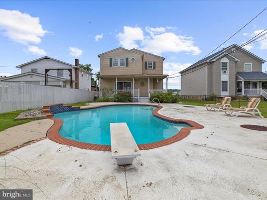 Exterior, Pool