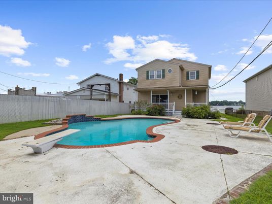 Exterior, Pool