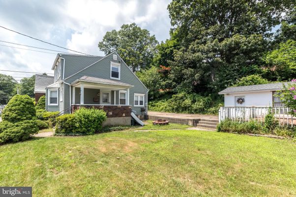 Backyard, Exterior, Facade, Queen Anne Victorian