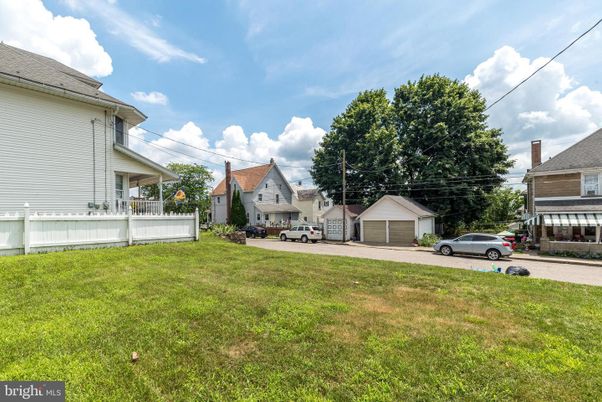 Backyard, Detached Garage, Exterior